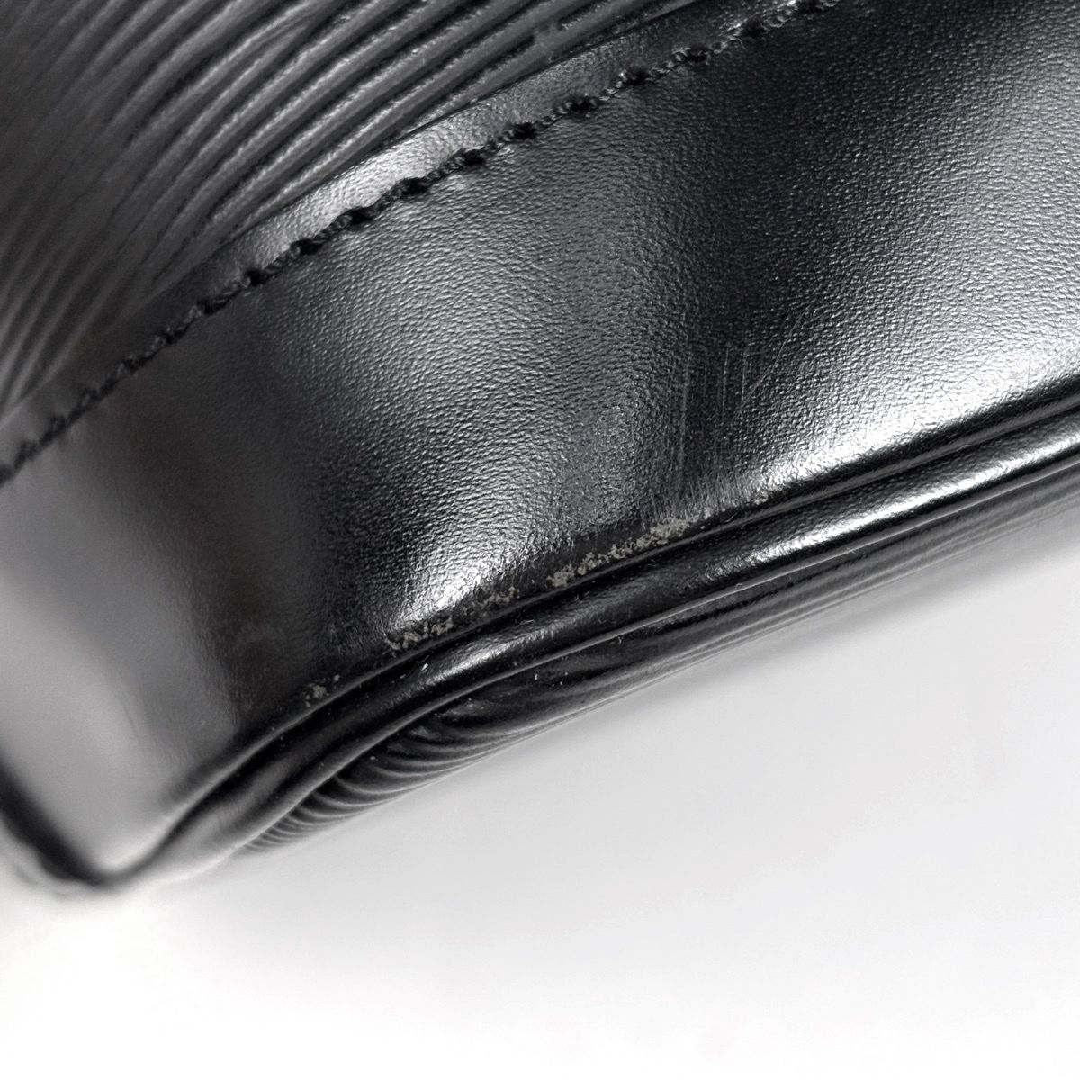 ルイ・ヴィトン Louis Vuitton アルマ ハンドバッグ エピ ノワール(ブラック) M52142 レディース 【中古】 ルイ・ヴィトン Louis Vuitton アルマ ハンドバッグ エピ ノワール(ブラック) M52142 レディース 【中古】