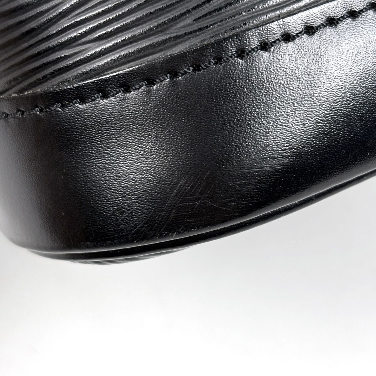 ルイ・ヴィトン Louis Vuitton アルマ ハンドバッグ エピ ノワール(ブラック) M52142 レディース 【中古】 ルイ・ヴィトン Louis Vuitton アルマ ハンドバッグ エピ ノワール(ブラック) M52142 レディース 【中古】