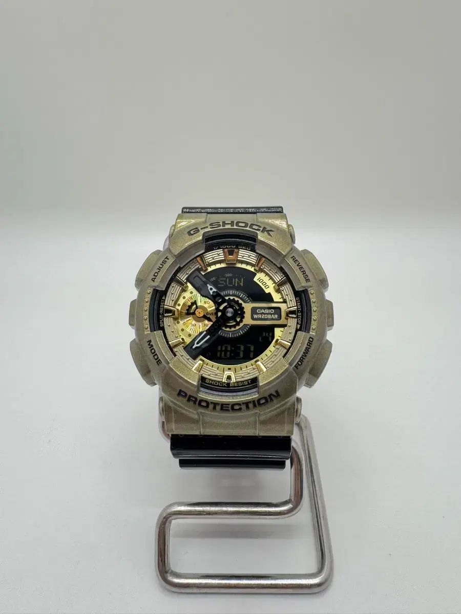 G-SHOCK x NEW ERA 30周年限定モデル (ga-110ne-9a) 18,534円