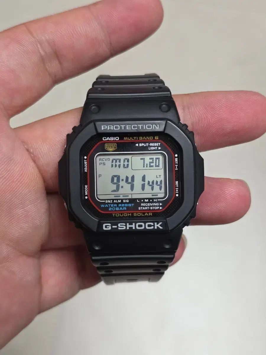 G-SHOCK 赤ベゼル GW-M5610
