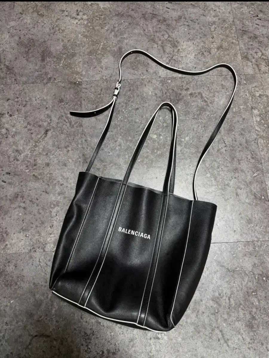 バレンシアガ エブリデイ ショルダー トートバッグ XS