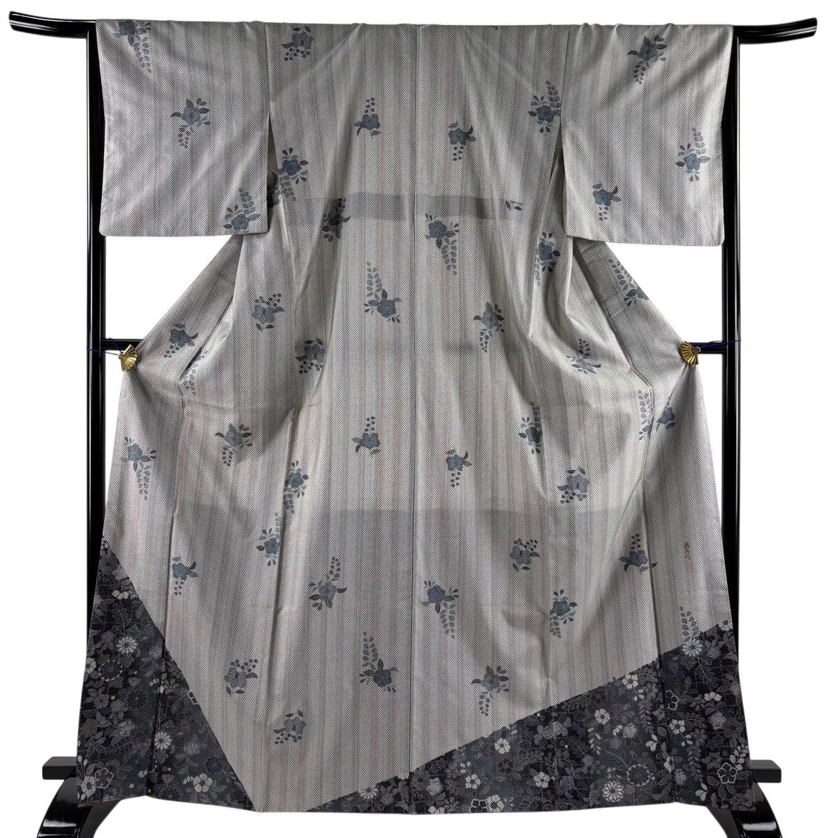 【美品】 付下げ 身丈167.5cm 裄丈66cm M 袷 紬地 落款 辻が花柄 縦縞 金彩 灰色 正絹 秀品 【中古】 6,248円