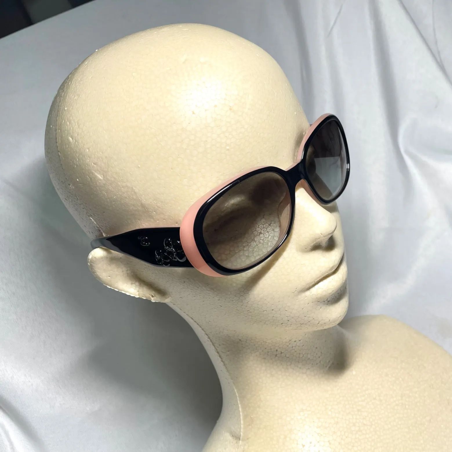 激レア♡CHANEL✨シャネル　カメリア 花柄　サングラス 1990年代 希少 CHANEL シャネル カメリア フラワーデザイン ブラック&クリア