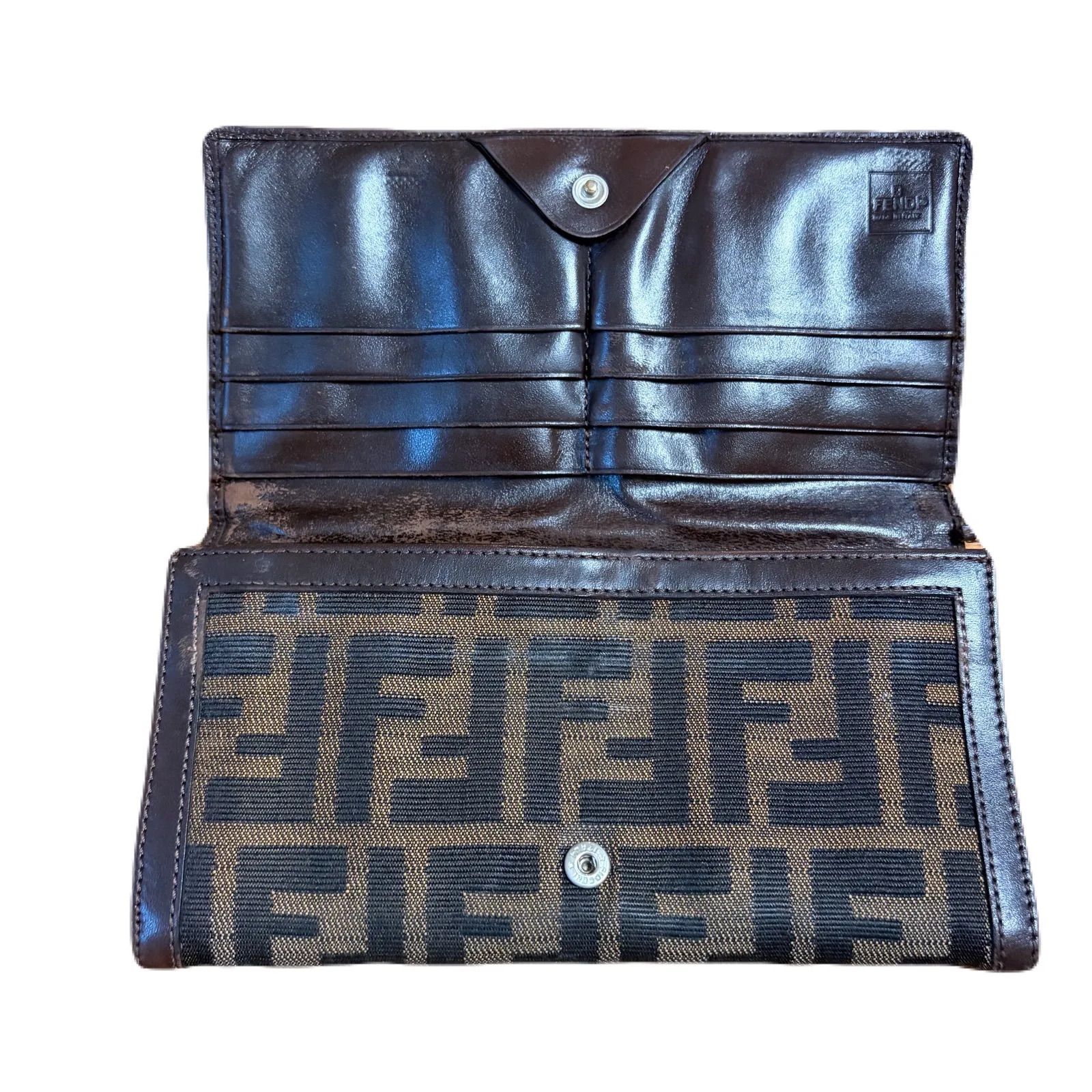 新品未使用✨　FENDI フェンディ　FF総柄　ズッカ柄　長財布　二つ折り FENDI フェンディ 長財布 ズッカ柄 総柄 2つ折り財布 - メルカリ