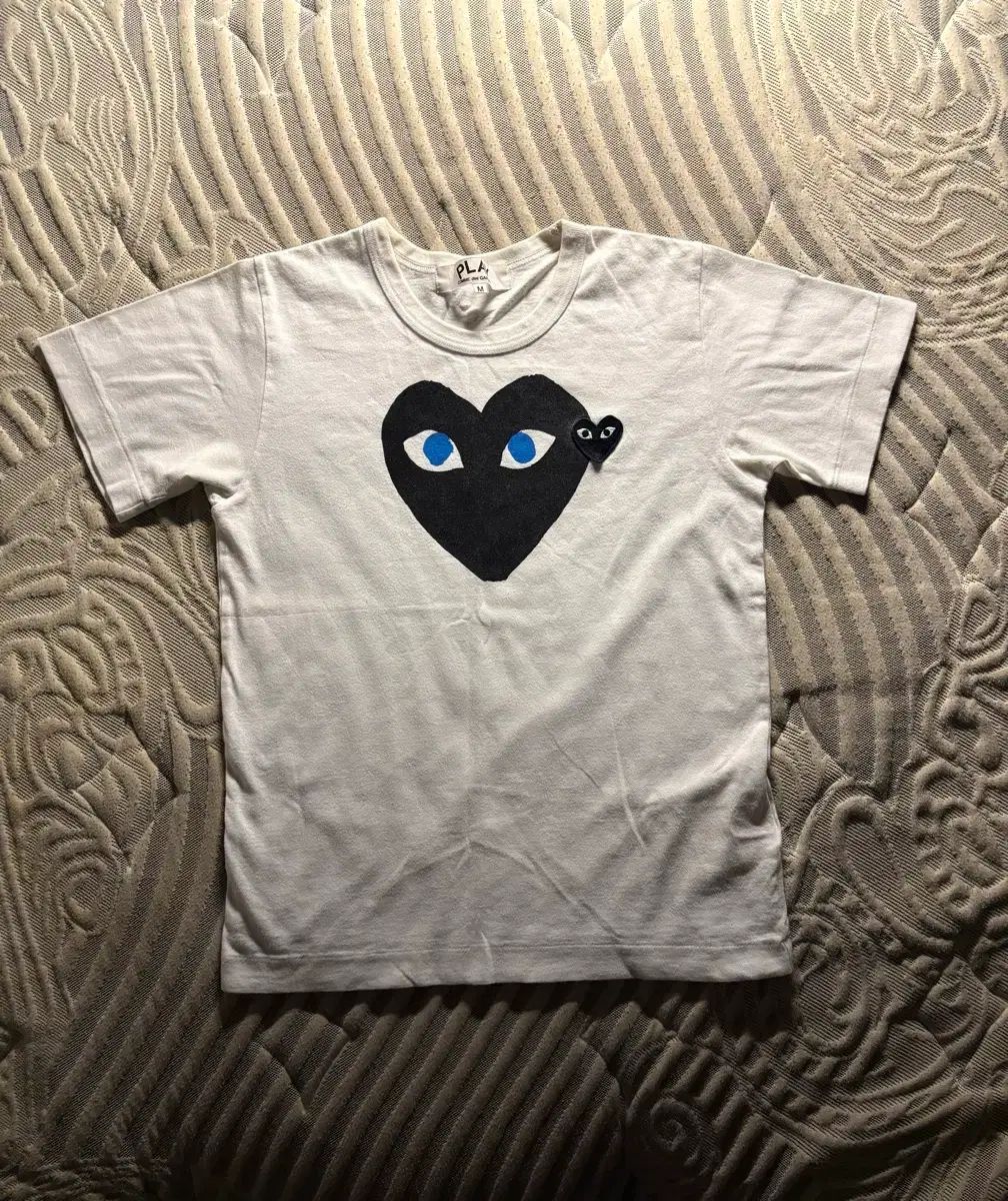 PLAY コム・デ・ギャルソン ブラック ハート 半袖Tシャツ (レディース m)