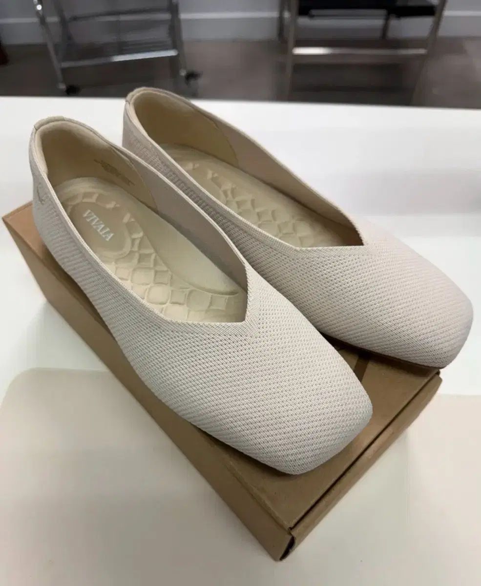 ビバイア フラットシューズ margot 3 0 アイボリー 10,641円