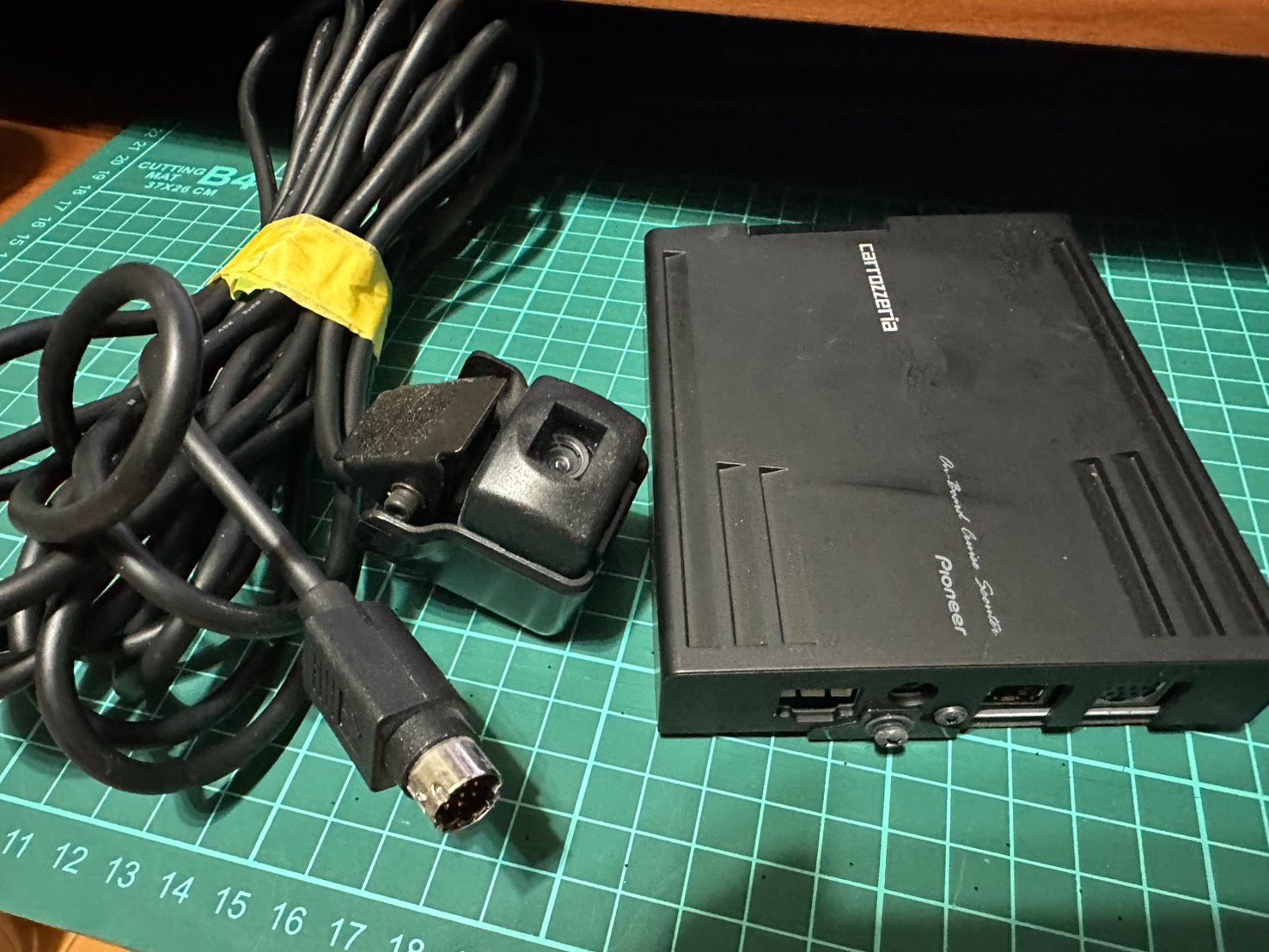 ジャンク出品 AVIC-VH09 モニターのみ ツマミ無し [管理番号: 17011034