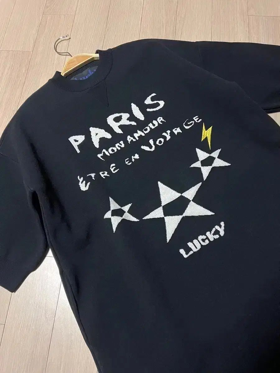 LUCKY CHOUETTE ラッキーシュエトゥ レタリング ジャカード ニット ワンピース 半袖 5分 ロング丈 ニット ブラック 黒 刺繍 プルオーバー