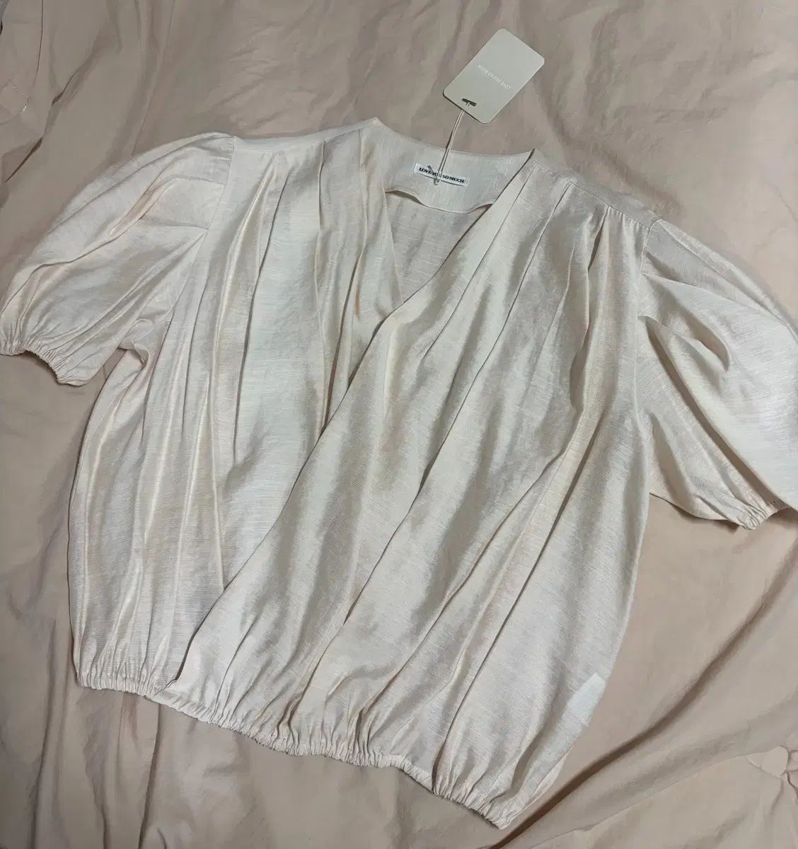 more than yesteday LOVE U SO MUCH ラブ ブラウス（アイボリー 新品）