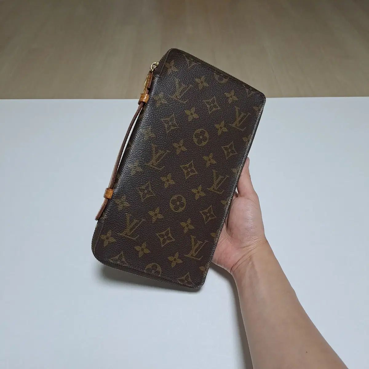 100%/正規品 Louis Vuitton ルイヴィトン モノグラム ポッシュ リスト クラッチバッグ