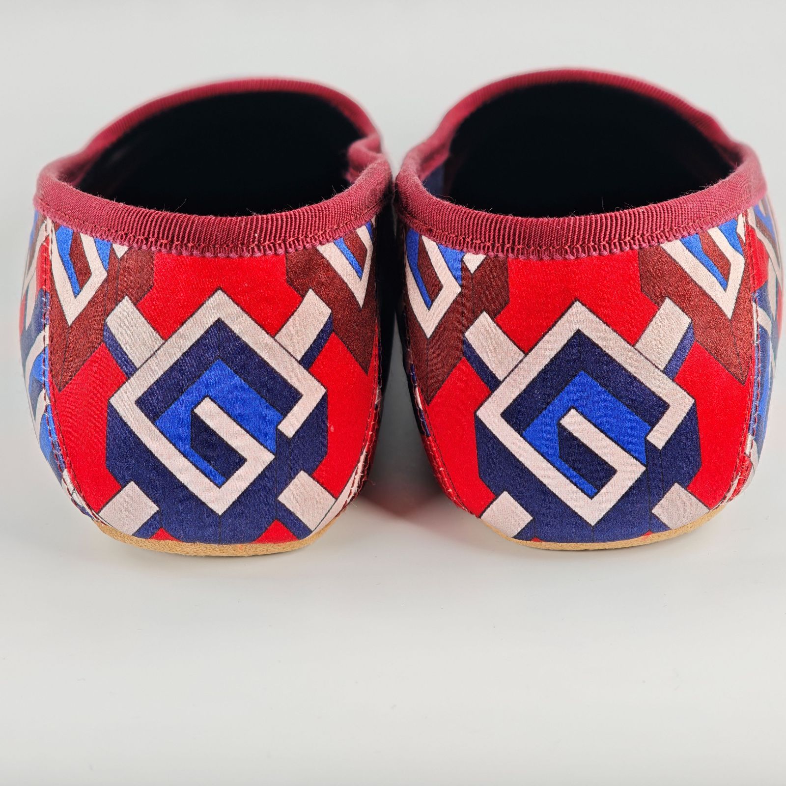 【新品】GUCCI グッチ ジオメトリックG プリント スリッパ ルームシューズ 37 【新品】GUCCI グッチ ジオメトリックG プリント スリッパ ルームシューズ 37