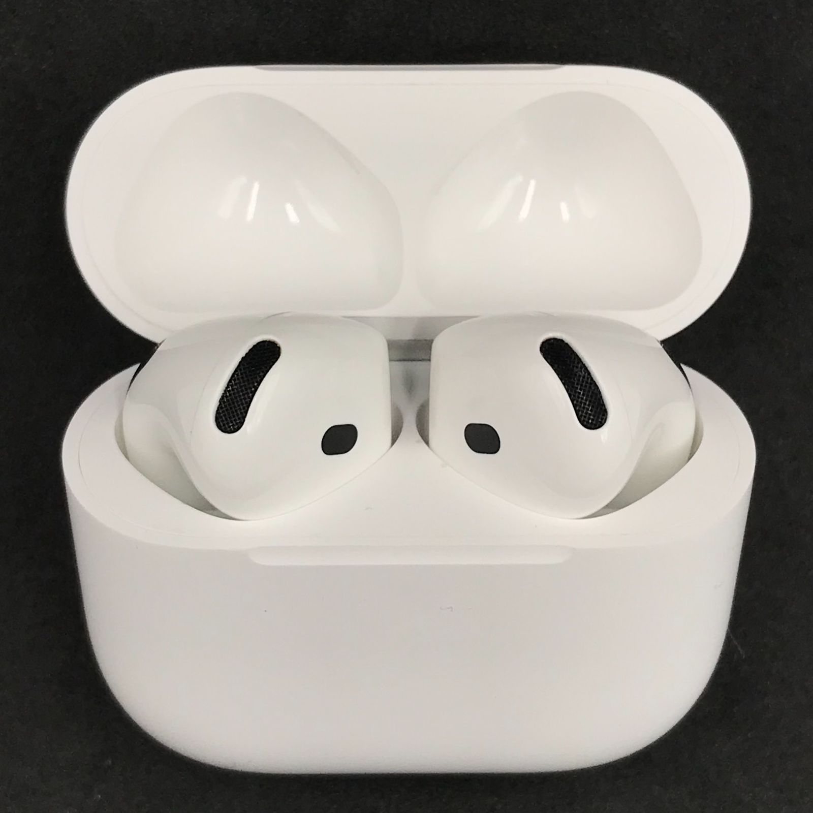 ■【ジャンク品】Apple AirPods 4 ワイヤレスイヤホン A3055/A3059 ホワイト 充電ケース付き 中古 Bluetooth