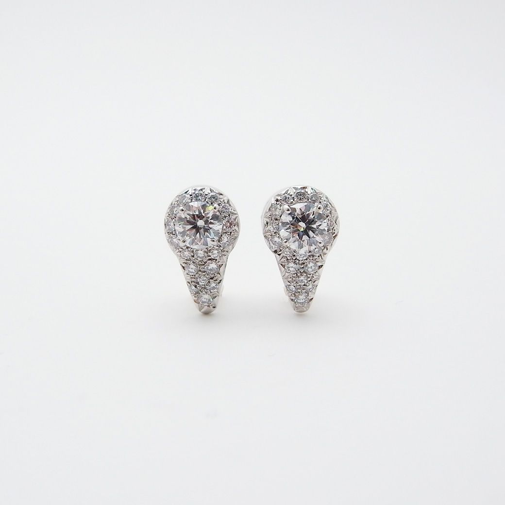 ダイヤモンド イヤリング 1.107ct 0.552ct 750WG/K14WG 鑑定書 ソーティング 付き SAランク