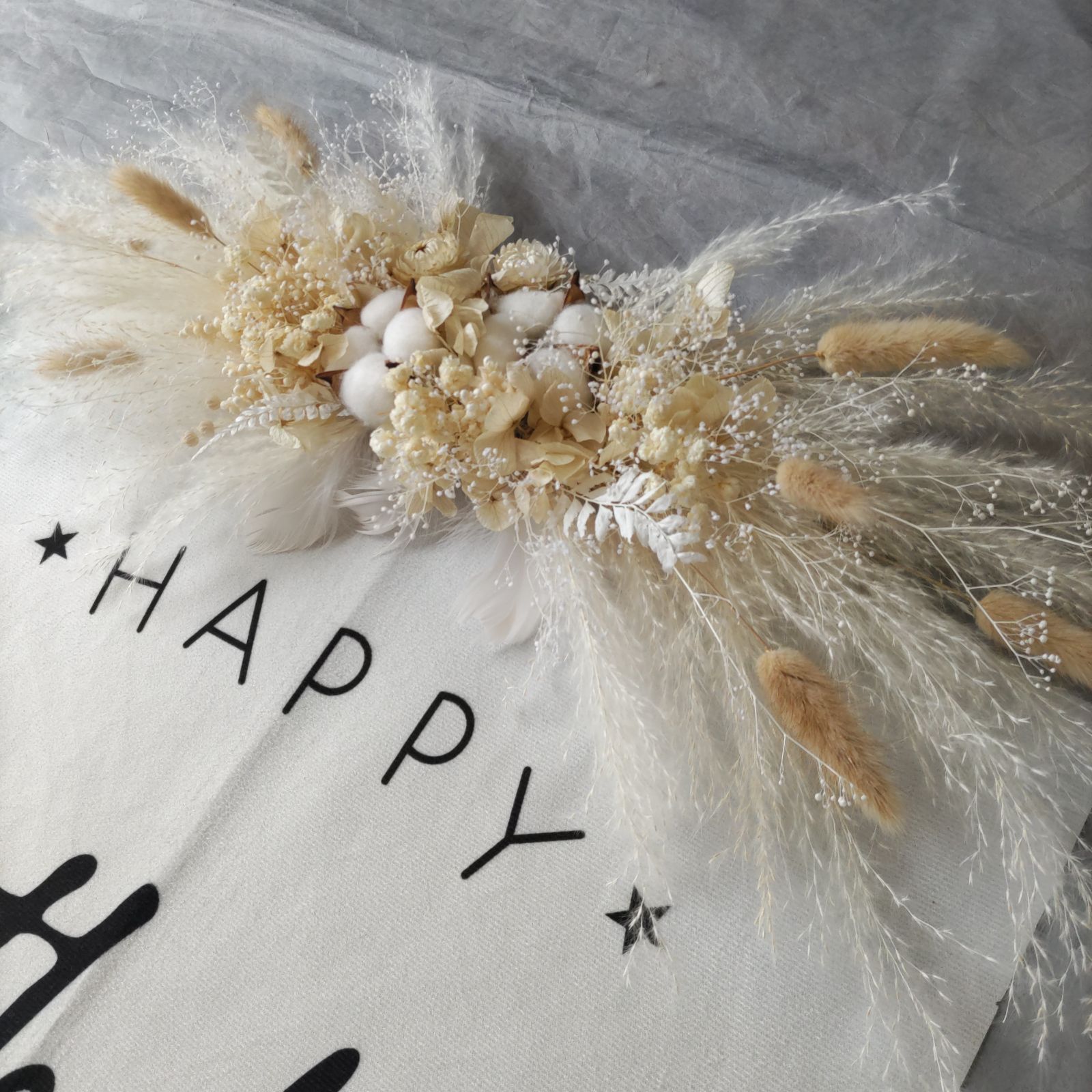横長スワッグ かすみそうとパンパスグラスのふんわりスワッグ
