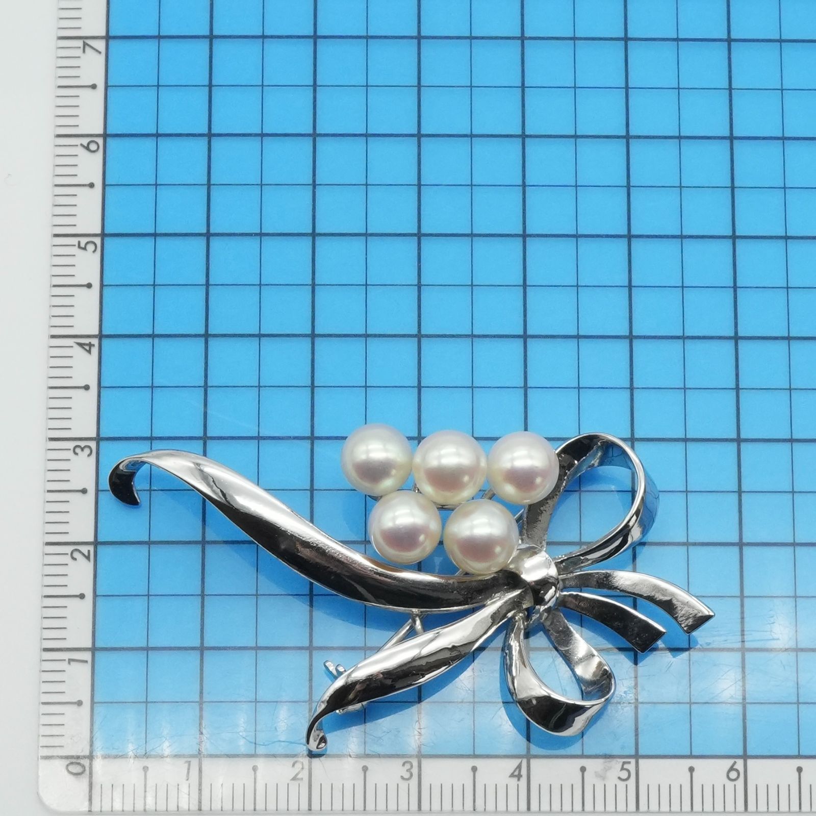 MIKIMOTO ミキモト　 あこや真珠 リボンモチーフ　シルバーブローチ ミキモト パール リボンモチーフ ブローチ シルバー アコヤ真珠/25