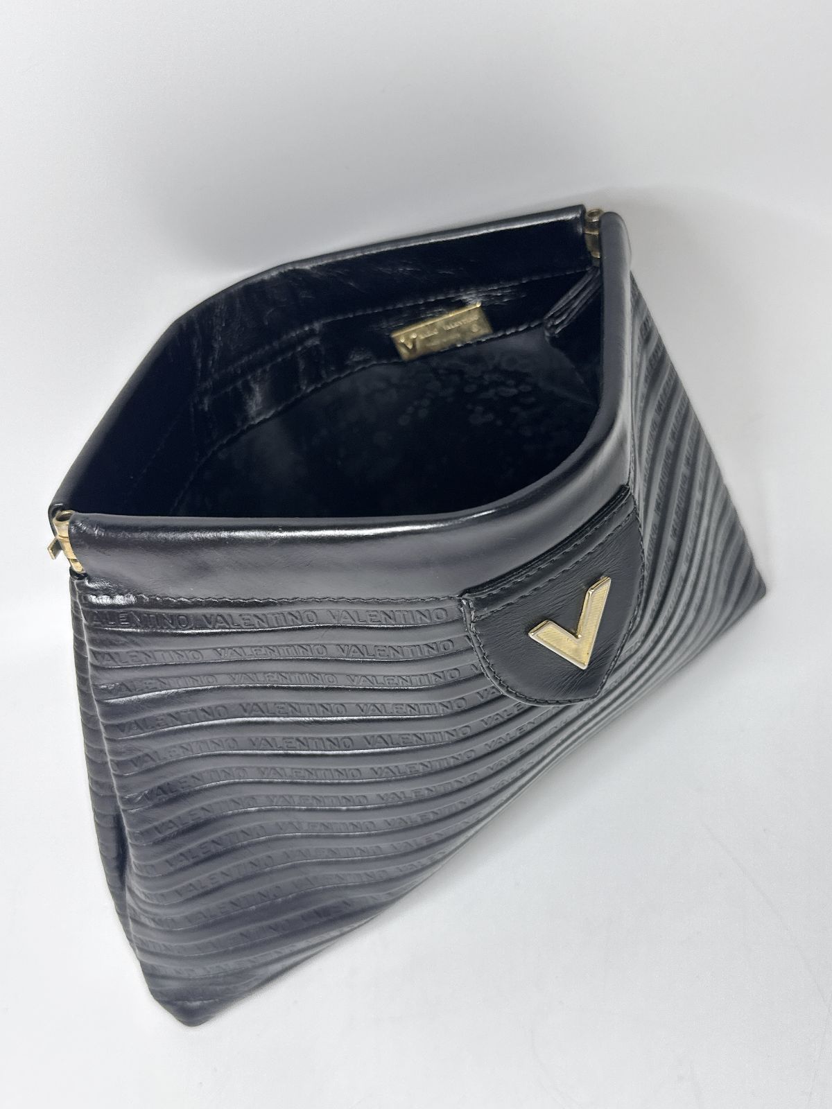 VALENTINO ヴァレンティノ 黒レザー クラッチバッグ 総柄型押し - メルカリ
