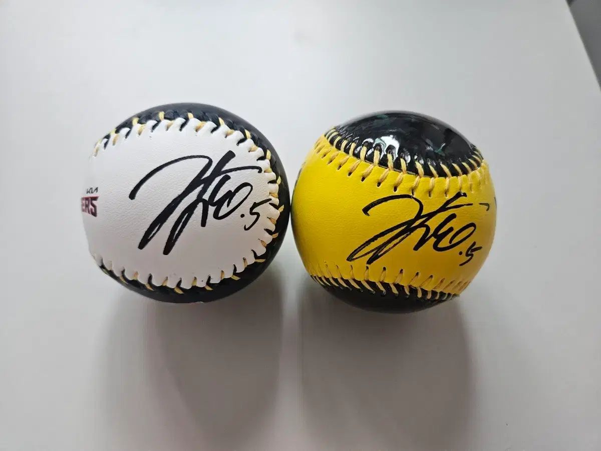 ペンハ ジャイアントペン KIAキム・ドヨン(DOYOUNG) 野球ボール サイン入り オート 2個 まとめ 7,964円