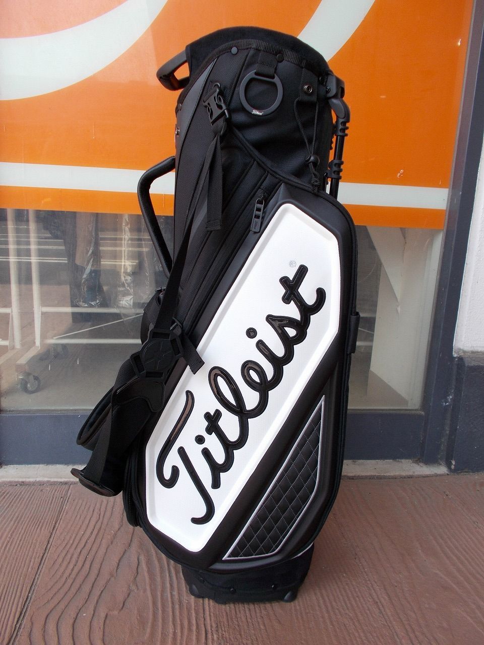 人気☆美品 Titleist プレミアムスタンドバッグ TB20SXSF 軽量 9.0型 2.9kg ブラック/ホワイト タイトリスト キャディバッグ ゴルフバッグ