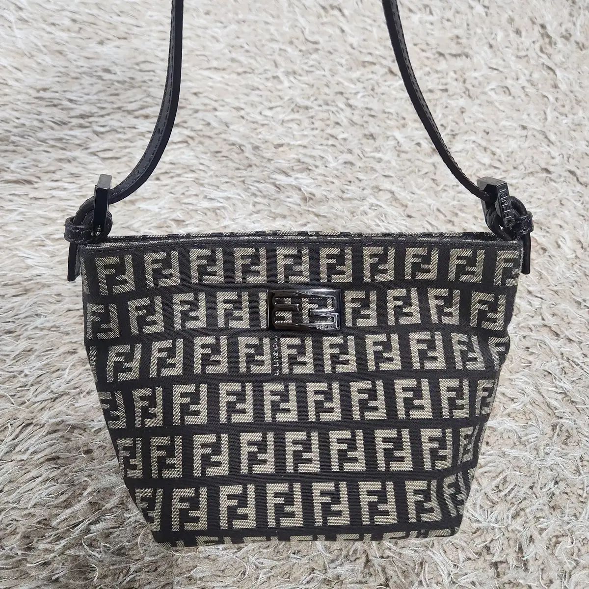 (ヴィンテージボックス) FENDI フェンディ 正規品 ミニ バッグ ショルダーバッグ 42,323円