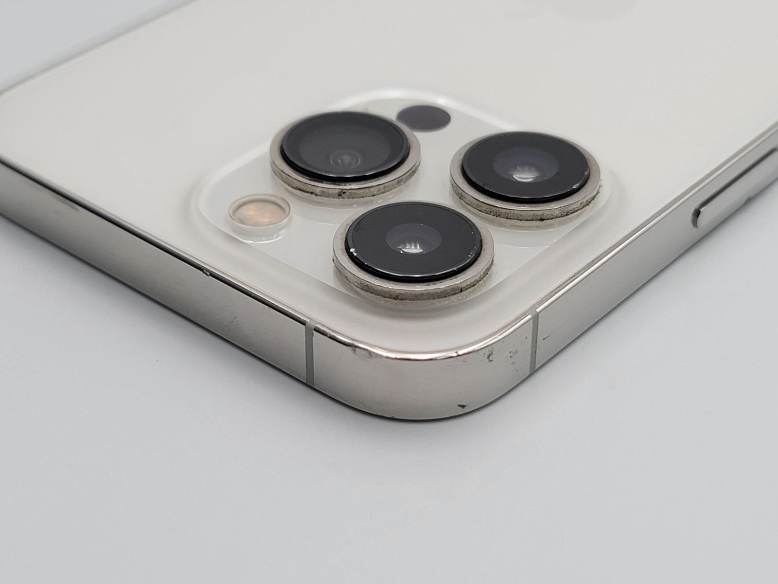 中古C】iPhone 13 Pro 256GB シルバー バッテリー【88%】 SIMフリー 白