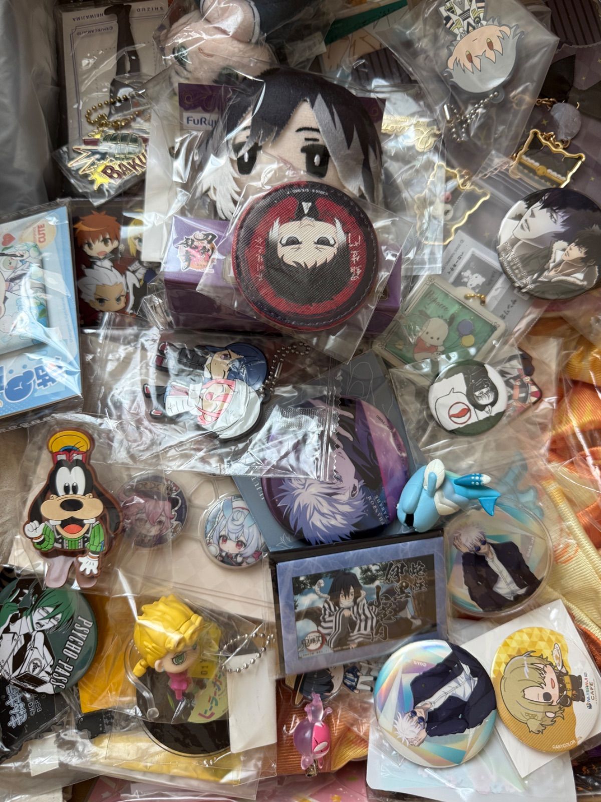アニメグッズ　まとめ売り　一番くじ　アクスタ　缶バッジ　ぬいぐるみ 大特価！ アニメグッズ等 缶バッジ キーホルダー クリアファイル