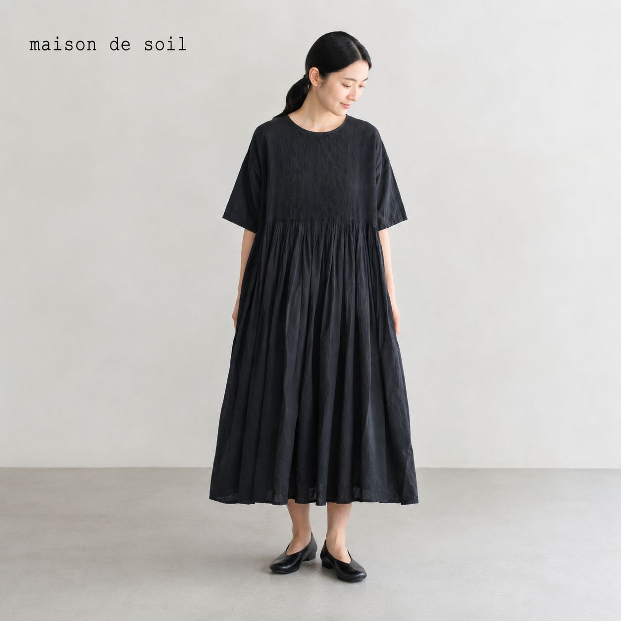 maison de soil メゾンドソイル コットンピンタックドレス ロング 墨黒 半袖 キナリノモール取り扱いブランド