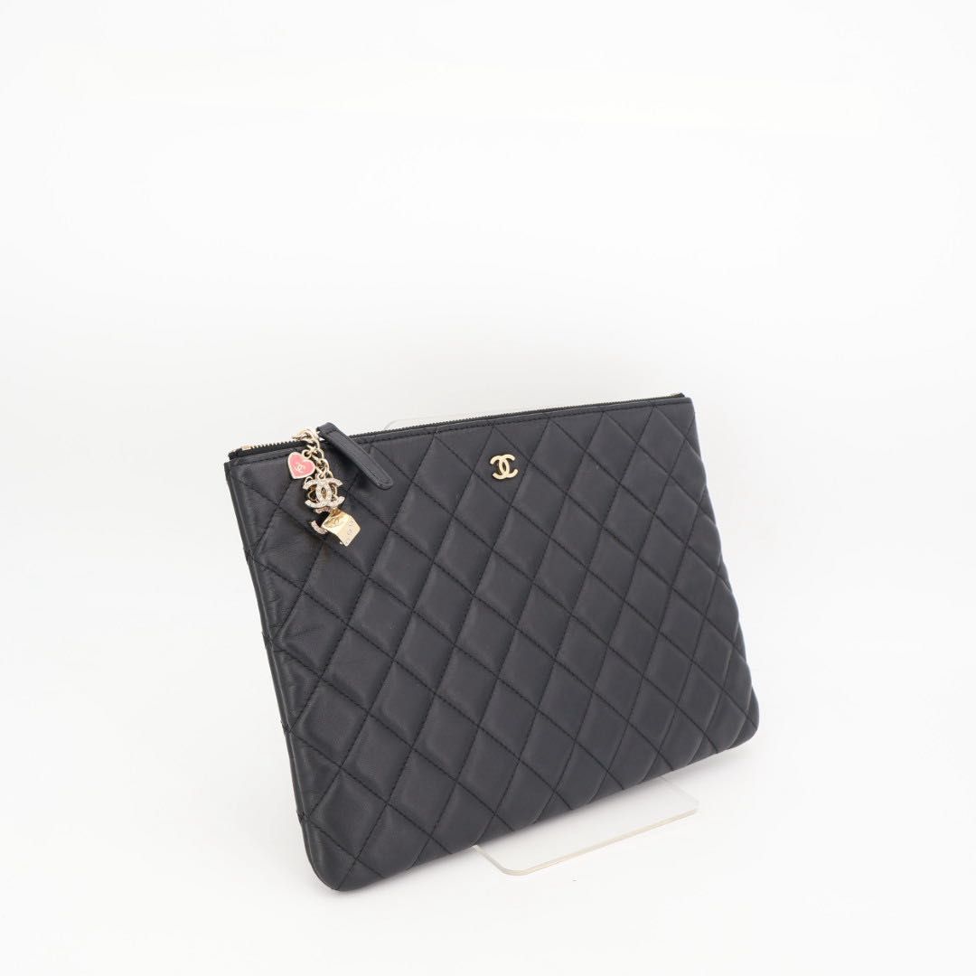 シャネル CHANEL カジノラッキーチャーム マトラッセ クラッチバッグ A82415