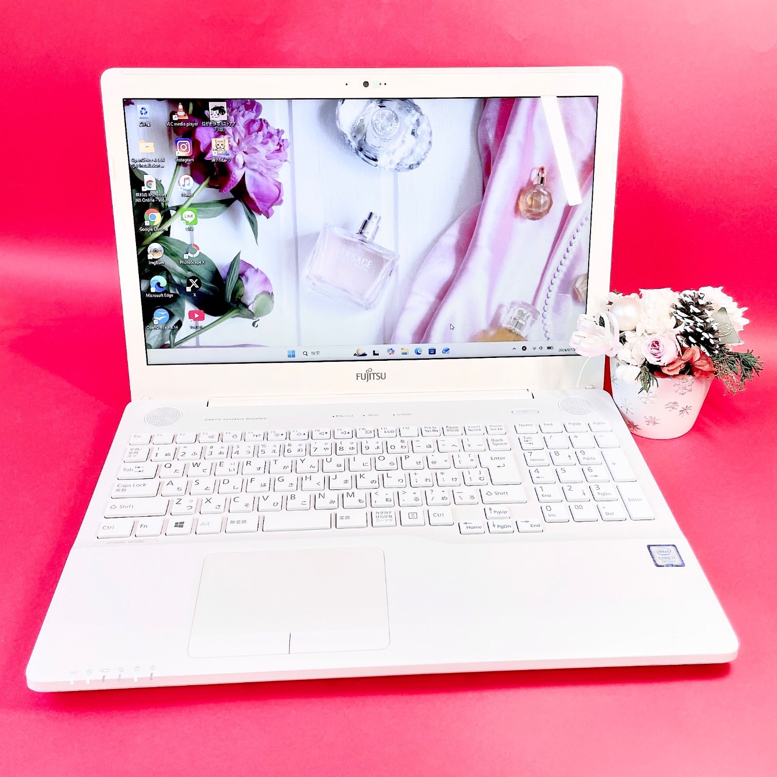 大人気！おしゃれホワイト❣️Corei7薄型ノートパソコン！SSD240GB DVD