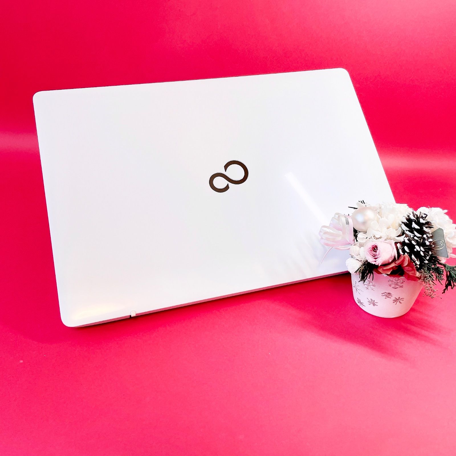 Corei7✨️おしゃれ白ノートパソコン✨️カメラ付きWindows11事務SSD 大人気！おしゃれホワイト❣️Corei7薄型ノートパソコン！SSD240GB DVD