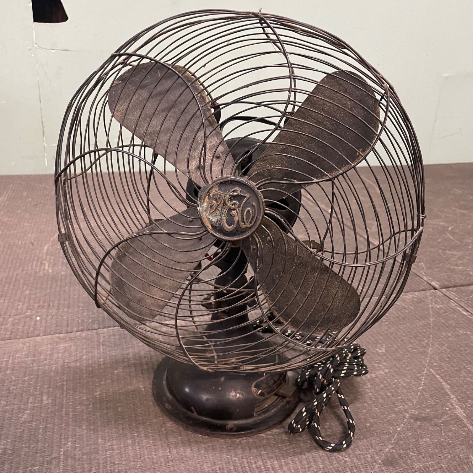 V*e様 芝浦　扇風機　アンティーク ♭ 芝浦扇風機 扇風機 昭和レトロ 4枚羽 当時物 アンティーク 芝浦 2F