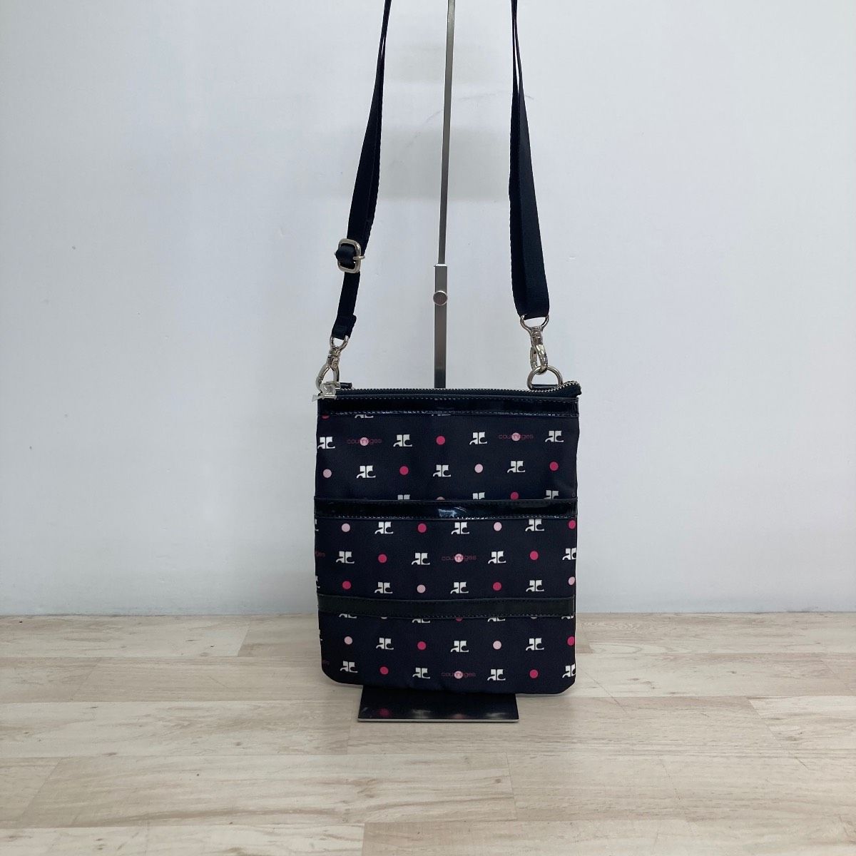 美品 courreges/クレージュ ショルダーバッグ ロゴ/ドット柄 ブラック