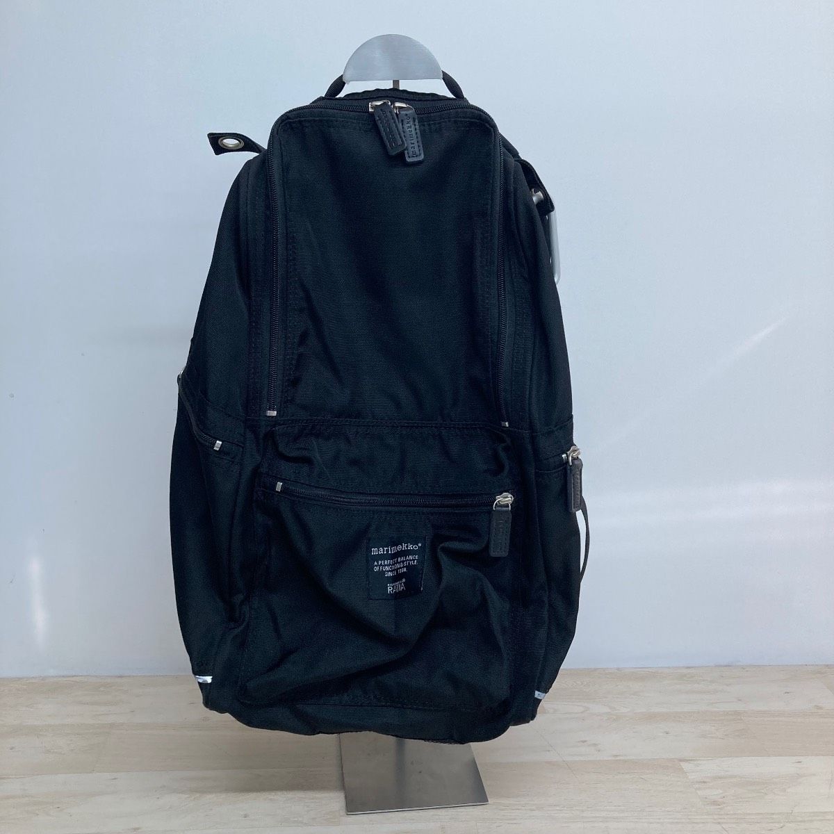 美品 marimekko/マリメッコ リュックサック/バックパック ブラック