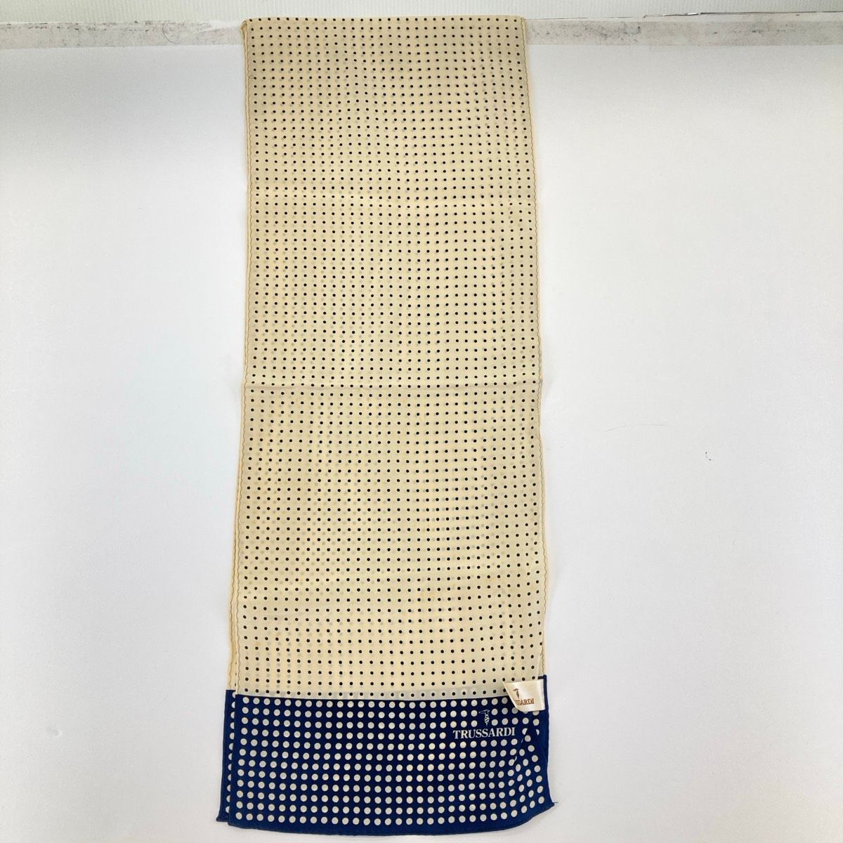 美品 TRUSSARDI/トラサルディ 絹100% シルク スカーフ/ハンカチ ドット