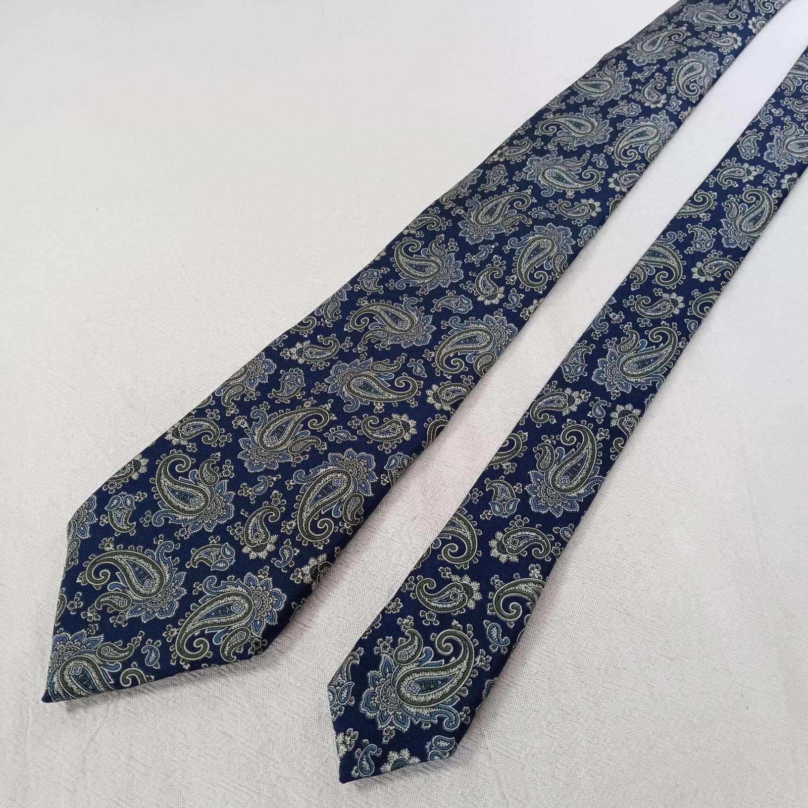 美品】アクアスキュータム Aquascutum ネクタイ ブルー ペイズリー柄