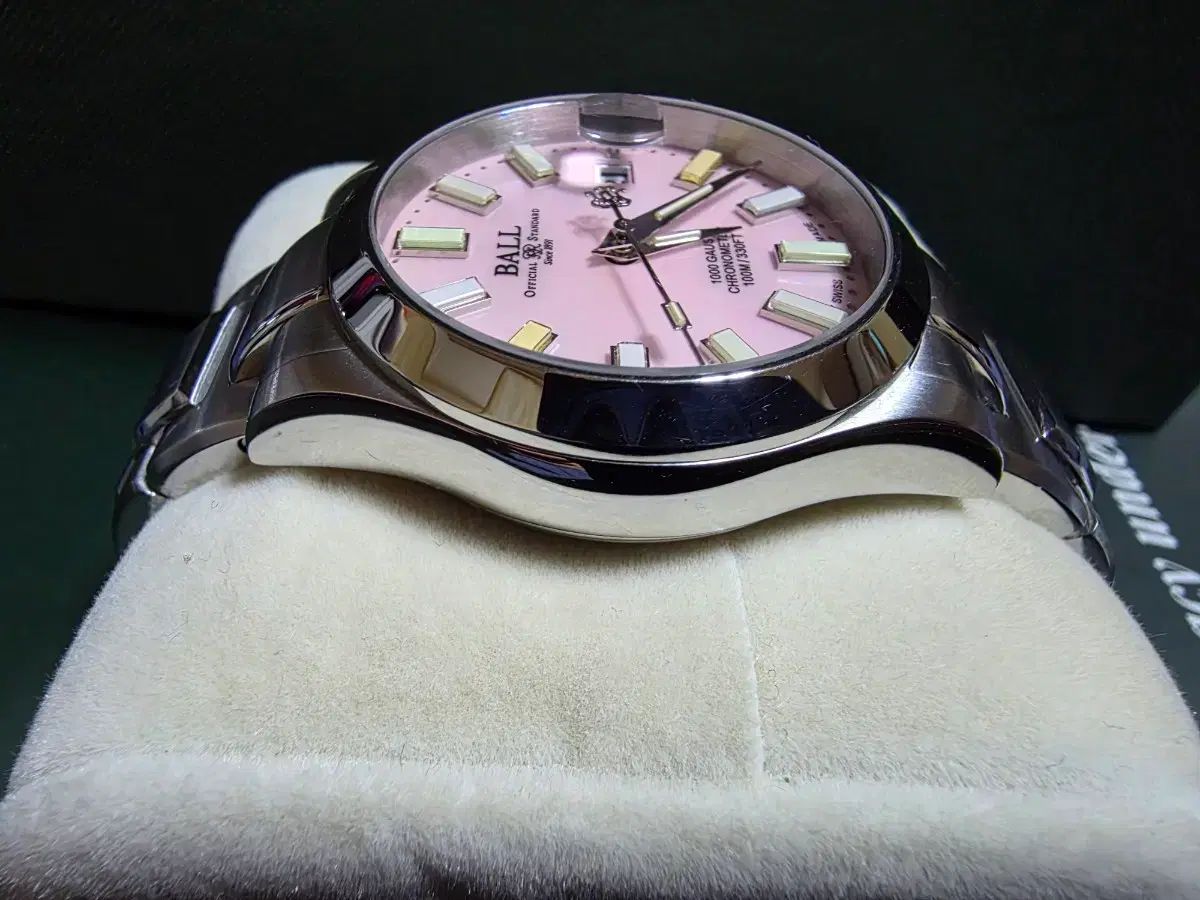 ボールウォッチ エンジニア3 マーベルライト 36mm ピンク オートマチック 24年 11月 スタンピング ボックスフルセット 傷なし 多少 状態良いです 別途 コメント 無ければ すぐに お願いします