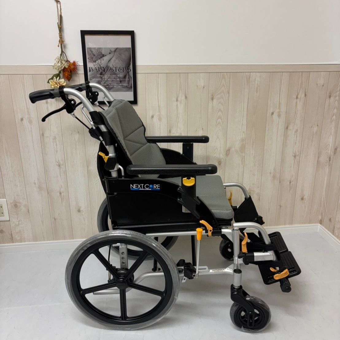 【消毒済 中古 車椅子】すぐ使える車椅子 美品 NEXT-61B 松永製作所 ネクストコアシリーズ アジャスト 介助式車椅子 車いす ノーパンクタイヤ MATSUNAGA 中古 介護用品