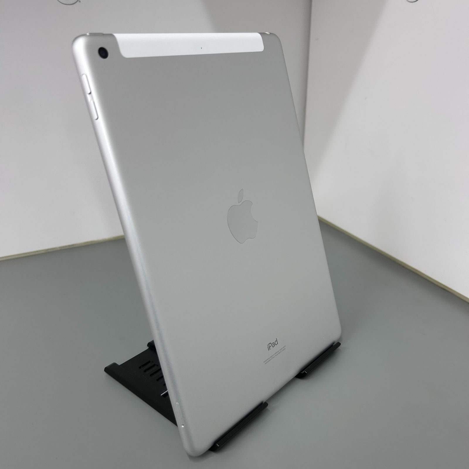 147] 【状態：バッテリー容量75％・液晶白もや】iPad 第8世代 Wi-Fi+