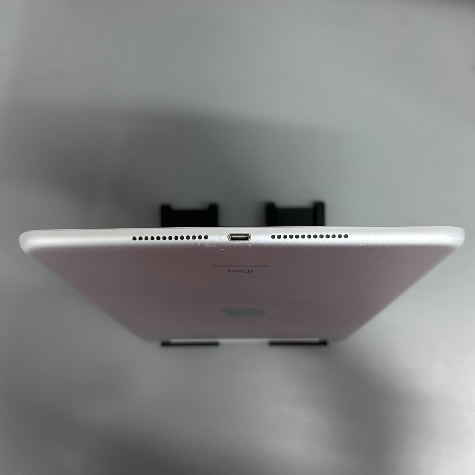 147] 【状態：バッテリー容量75％・液晶白もや】iPad 第8世代 Wi-Fi+
