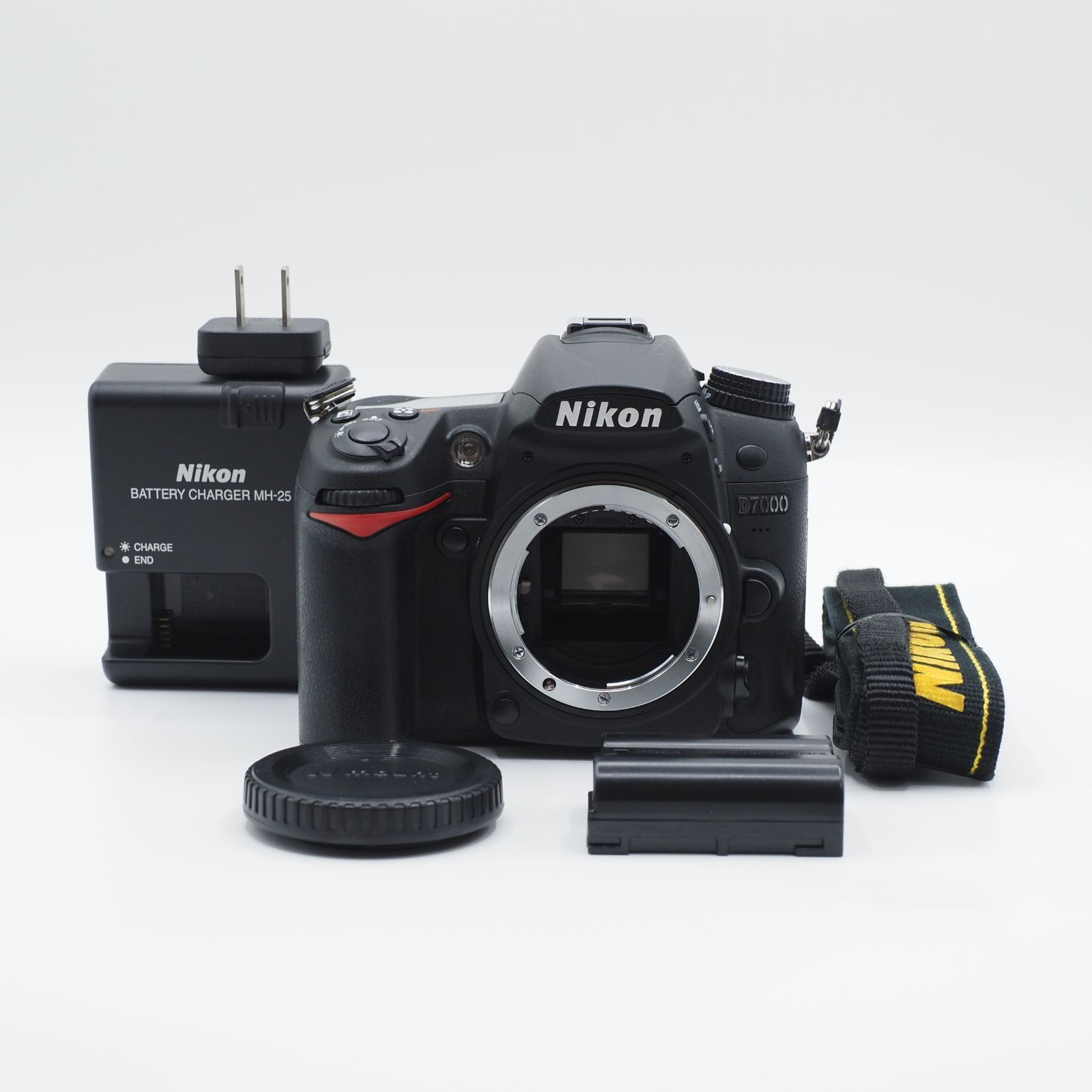 ショット数3,806回 Nikon ニコン D7000 ボディ デジタル一眼レフ 新品