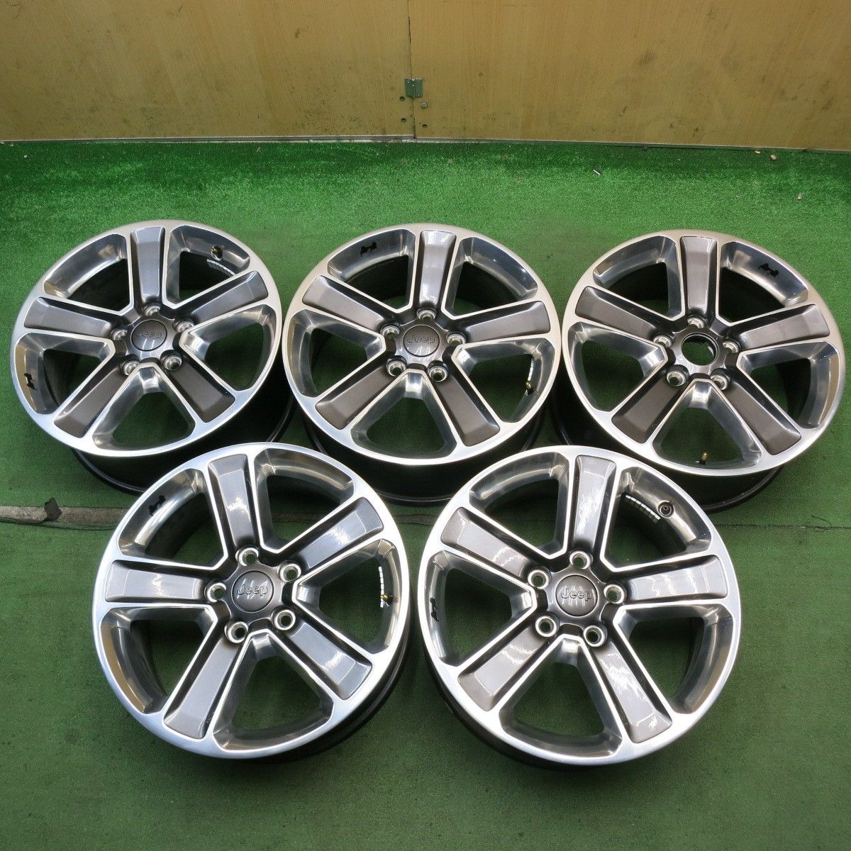 [送料無料] キレイ！5本★JEEP ジープ JL ラングラー アンリミテッド サハラ 純正 ホイール 18インチ 18×7.5J PCD127/5H★6071106HAホ