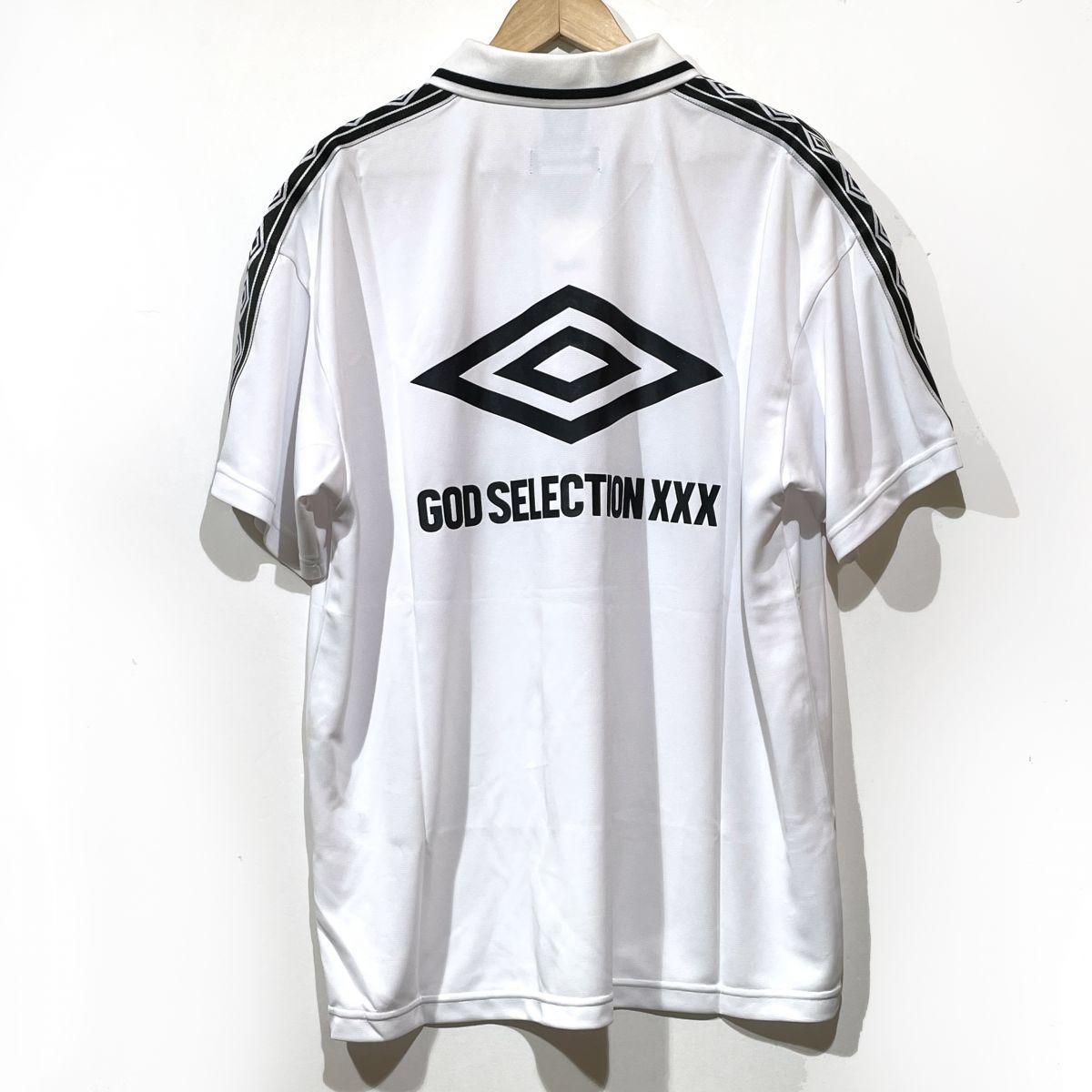 GOD SELECTION XXX ゴッドセレクショントリプルエックス ×アンブロ
