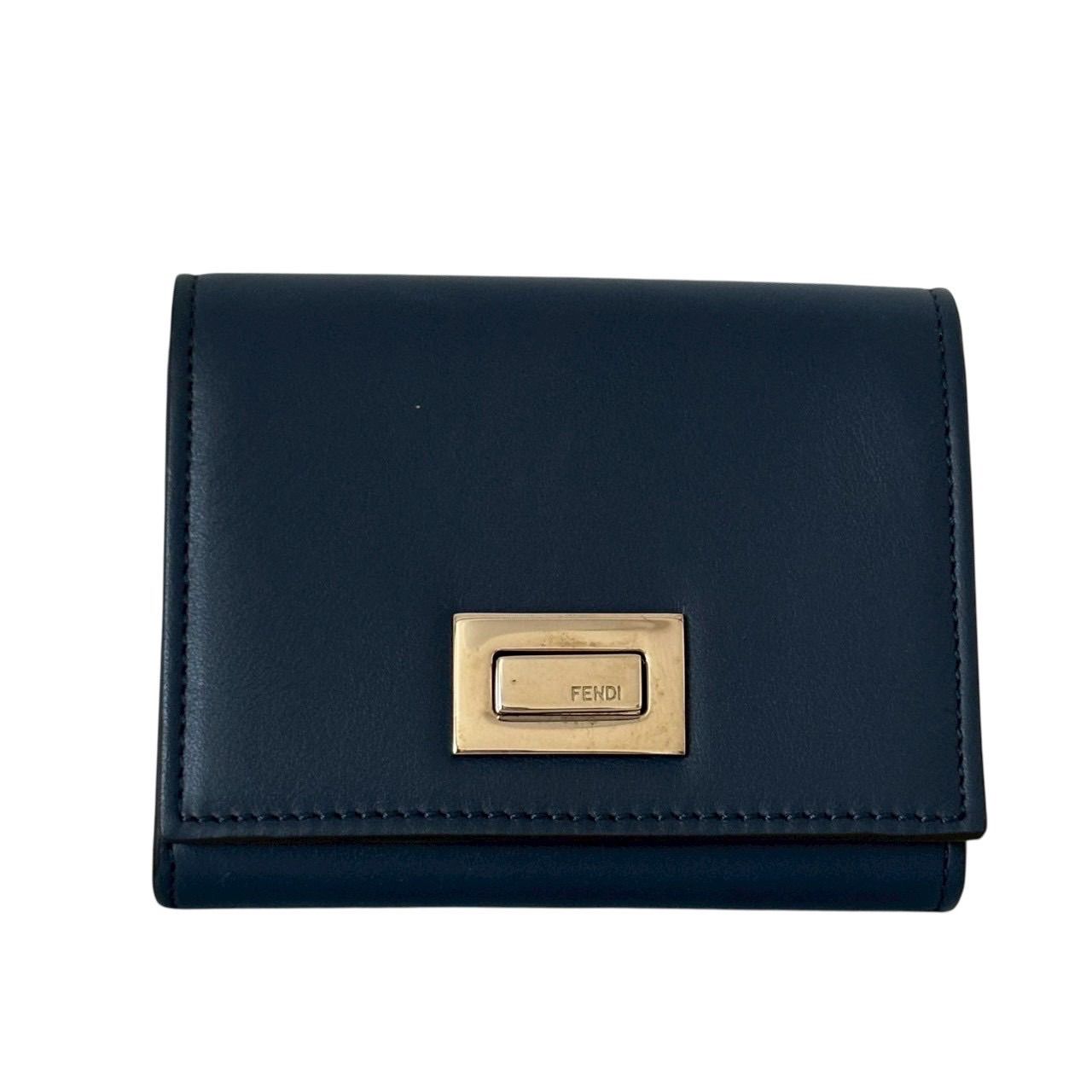 FENDI フェンディ コインケース 小銭入れ コンパクトウォレット ロゴ入り レザー ネイビー シルバー金具 ミニ財布 メンズ レディース ユニセックス 型番0M0373.SFH.178.0294 FENDI フェンディ コインケース 小銭入れ コンパクトウォレット ロゴ入り レザー ネイビー シルバー金具 ミニ財布 メンズ レディース ユニセックス 型番0M0373.SFH.178.0294