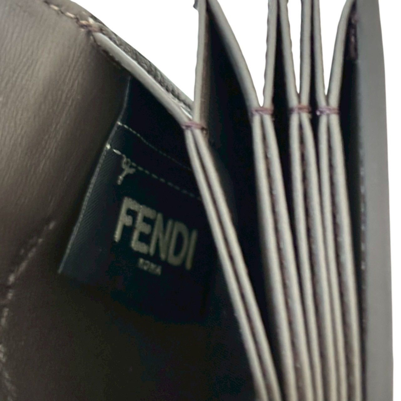 FENDI フェンディ コインケース 小銭入れ コンパクトウォレット ロゴ入り レザー ネイビー シルバー金具 ミニ財布 メンズ レディース ユニセックス 型番0M0373.SFH.178.0294 FENDI フェンディ コインケース 小銭入れ コンパクトウォレット ロゴ入り レザー ネイビー シルバー金具 ミニ財布 メンズ レディース ユニセックス 型番0M0373.SFH.178.0294