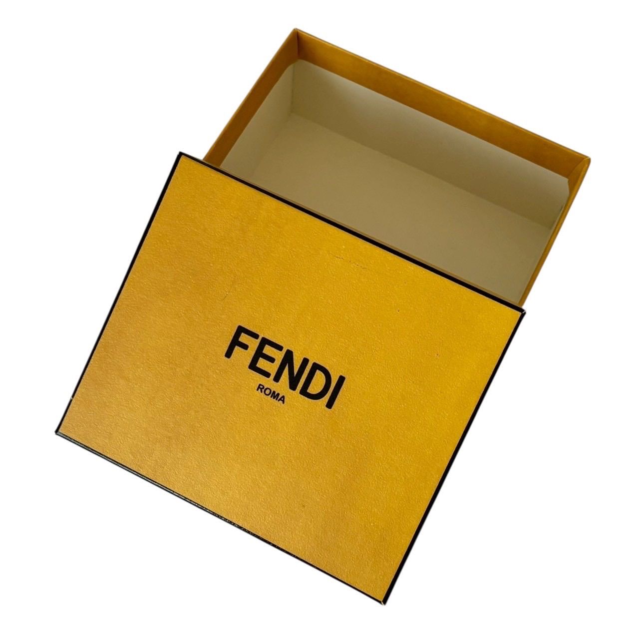 FENDI フェンディ コインケース 小銭入れ コンパクトウォレット ロゴ入り レザー ネイビー シルバー金具 ミニ財布 メンズ レディース ユニセックス 型番0M0373.SFH.178.0294 FENDI フェンディ コインケース 小銭入れ コンパクトウォレット ロゴ入り レザー ネイビー シルバー金具 ミニ財布 メンズ レディース ユニセックス 型番0M0373.SFH.178.0294