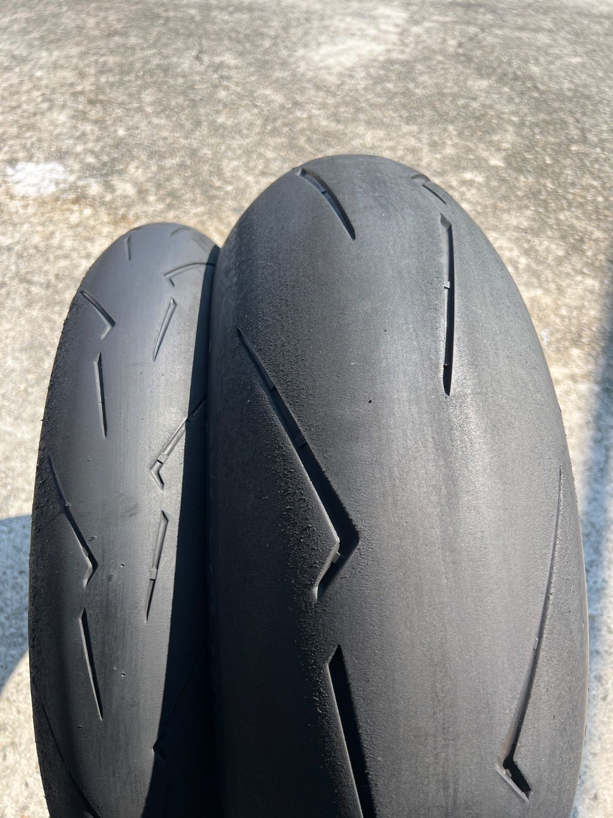 ピレリ スーパーコルサV4 前後セット 120/70R17 200/60R17 566 8,030円