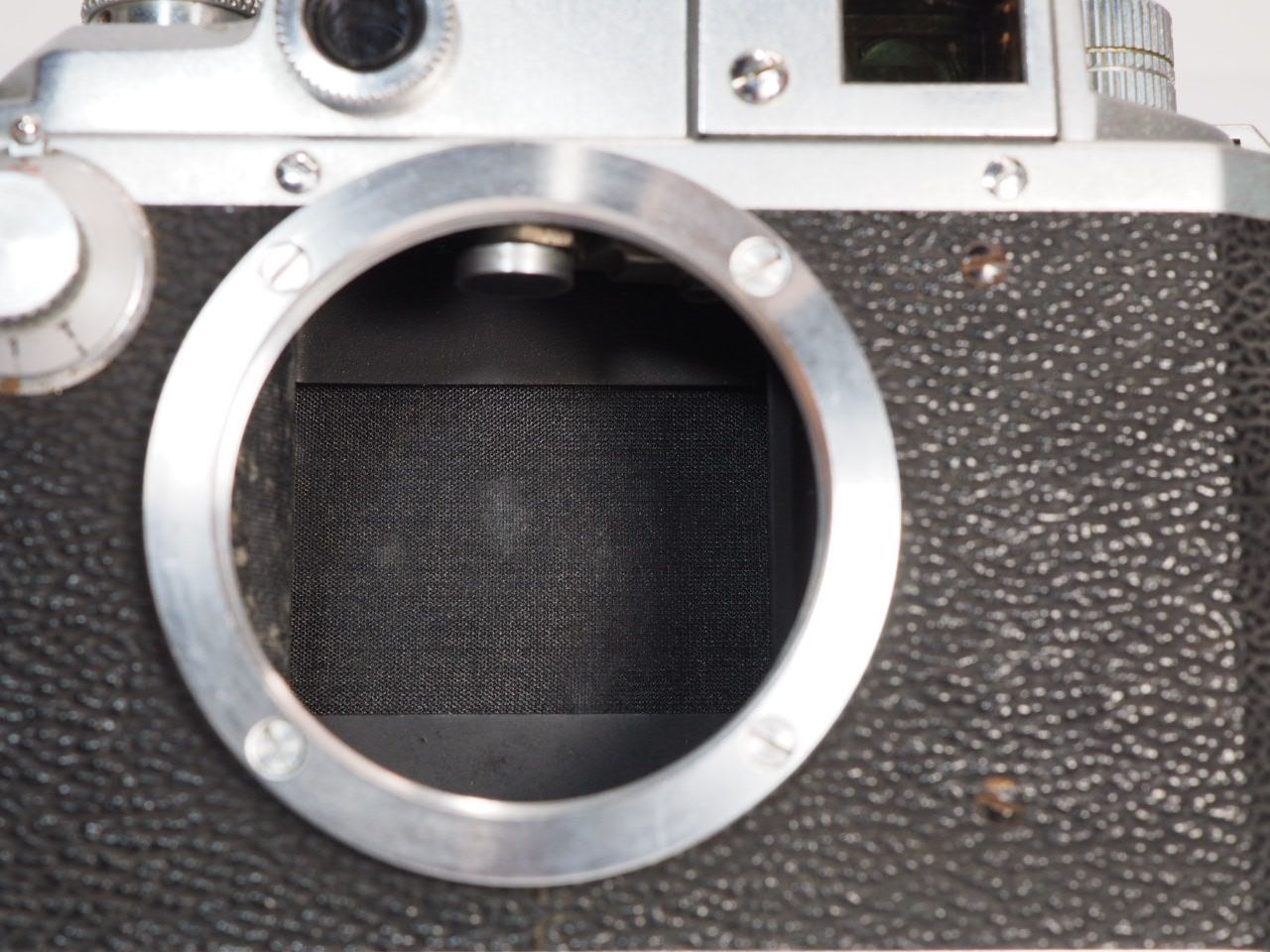 Canon／小型フイルムカメラ。【外部錆あります。内部多少汚れがござい