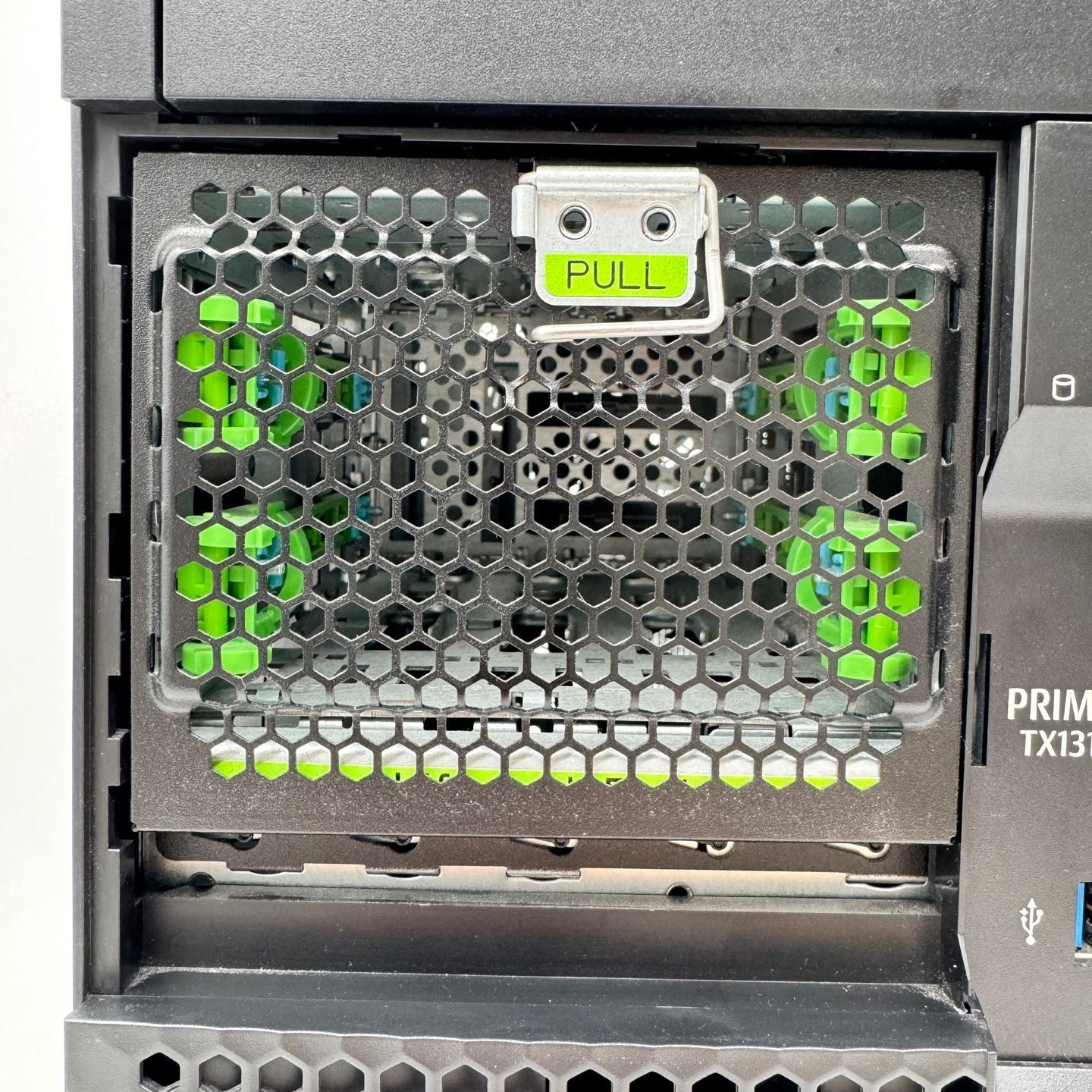 お*屋様 PRIMERGY TX1310 M3 Xeon E3-1225 v6 動作品】富士通 PRIMERGY TX1310 M3 Xeon E-1225 v6 - メルカリ