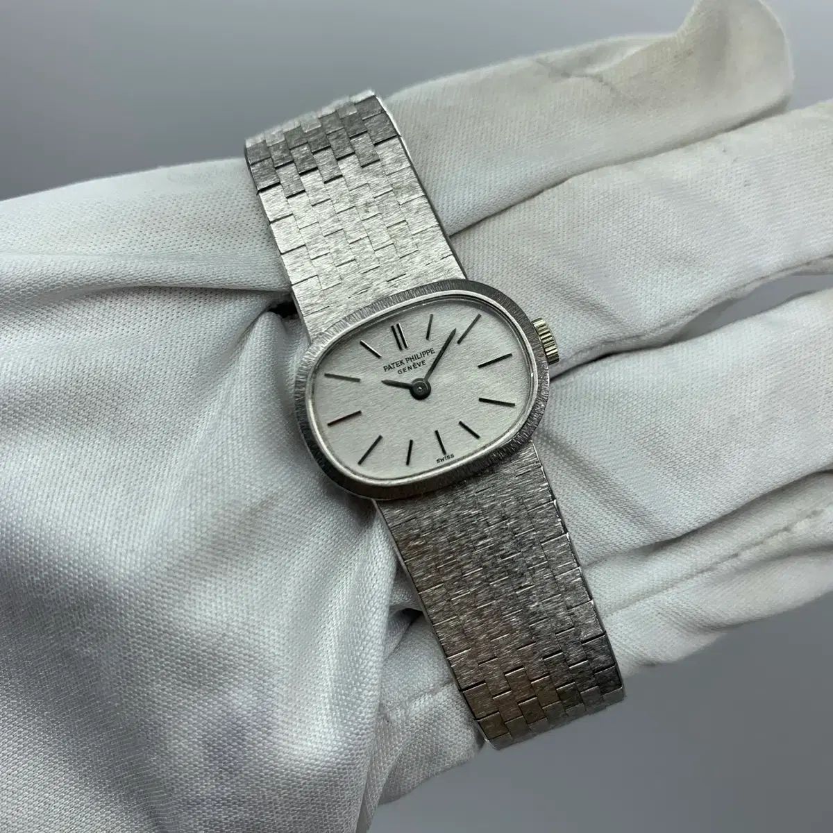 267003300 PATEKPHILIP ゴールデン エリプス 18K ホワイトゴールド 手巻き 機械式 レディース腕時計 698,188円