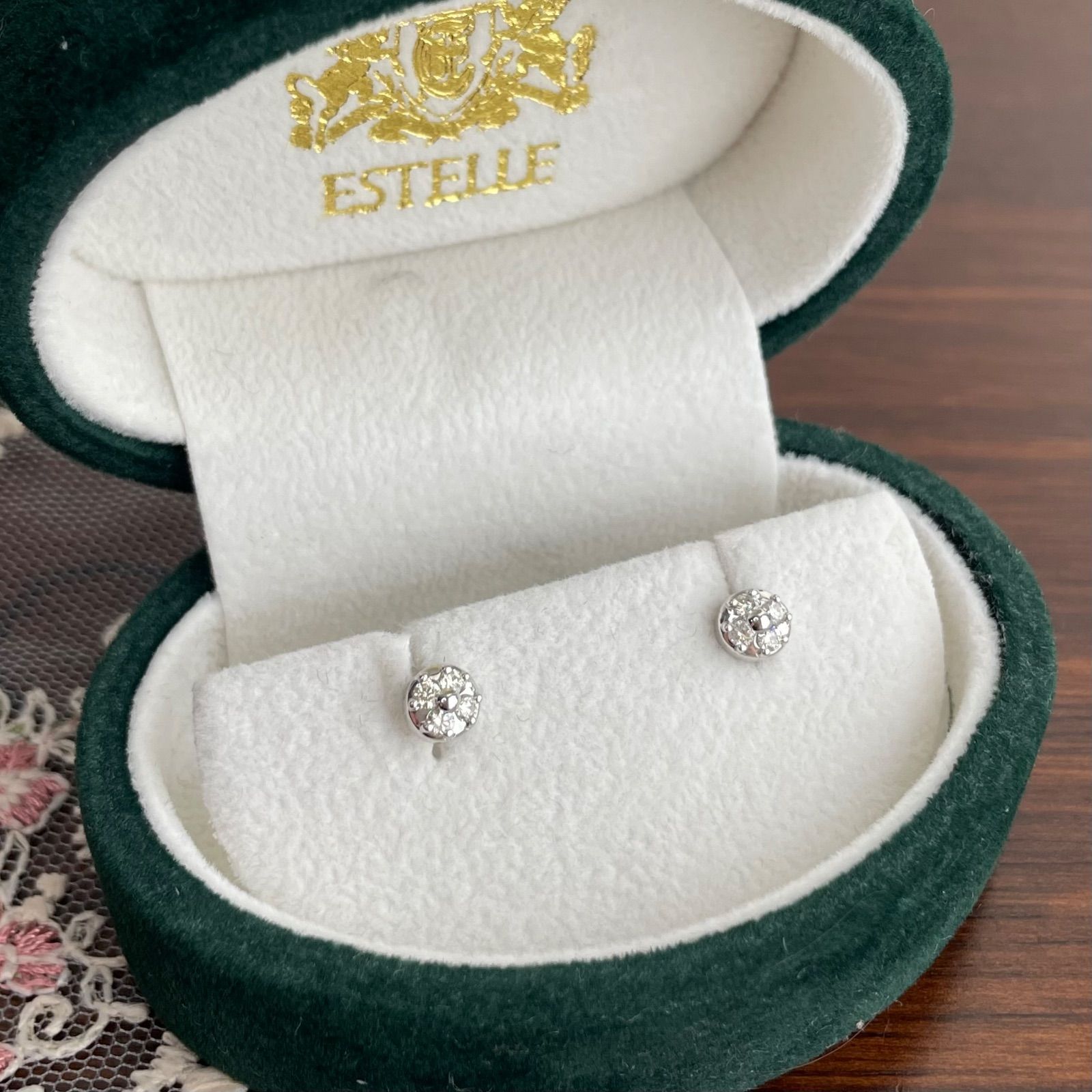 買取店】ESTELLE エステール K18WG ダイヤ ピアス B5378 - メルカリ