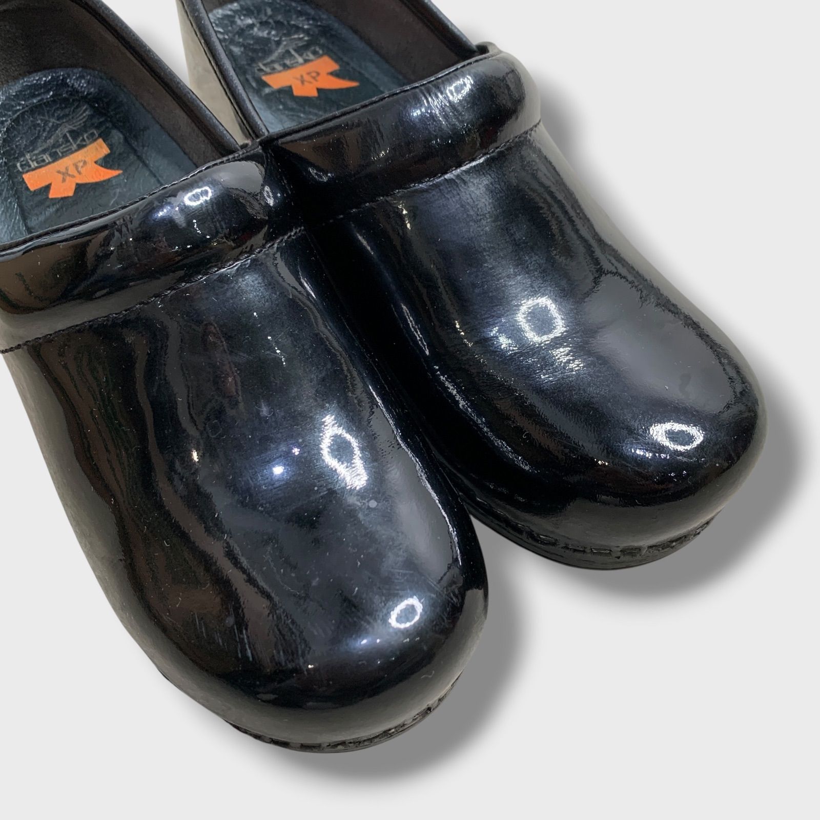 Danskoダンスコ クロッグサンダル38●黒 ☆dansko☆ダンスコXP☆パテントレザークロッグサンダル☆サボ☆黒